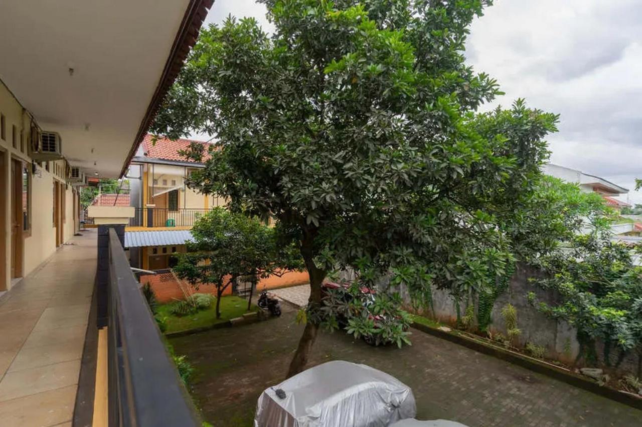 Kostawira Syariah Bintaro Mitra Reddoorz Mencil Exterior foto