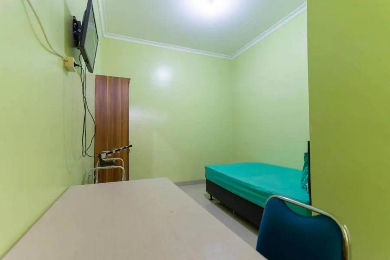Kostawira Syariah Bintaro Mitra Reddoorz Mencil Exterior foto