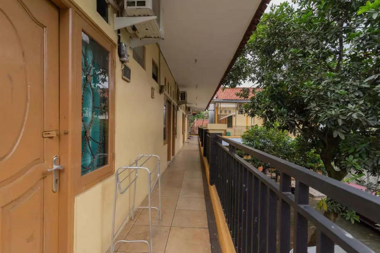 Kostawira Syariah Bintaro Mitra Reddoorz Mencil Exterior foto