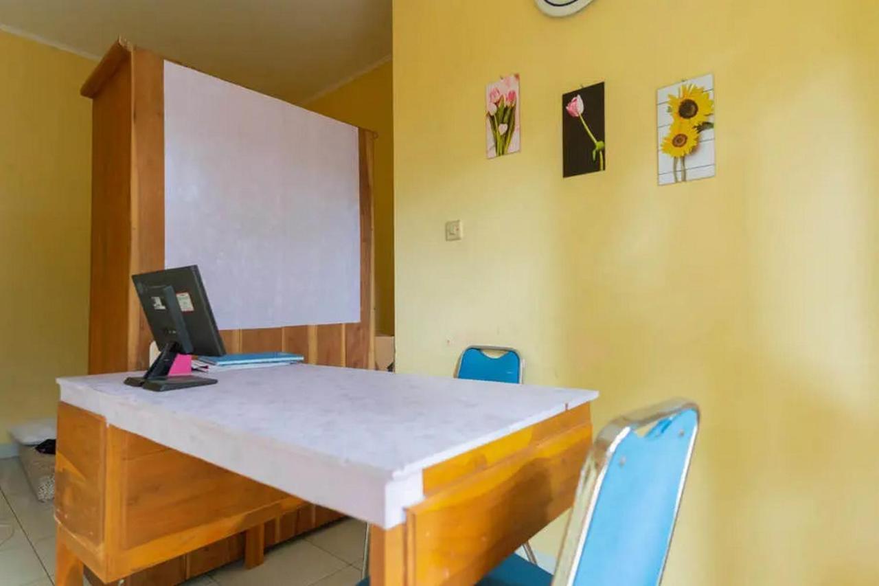 Kostawira Syariah Bintaro Mitra Reddoorz Mencil Exterior foto