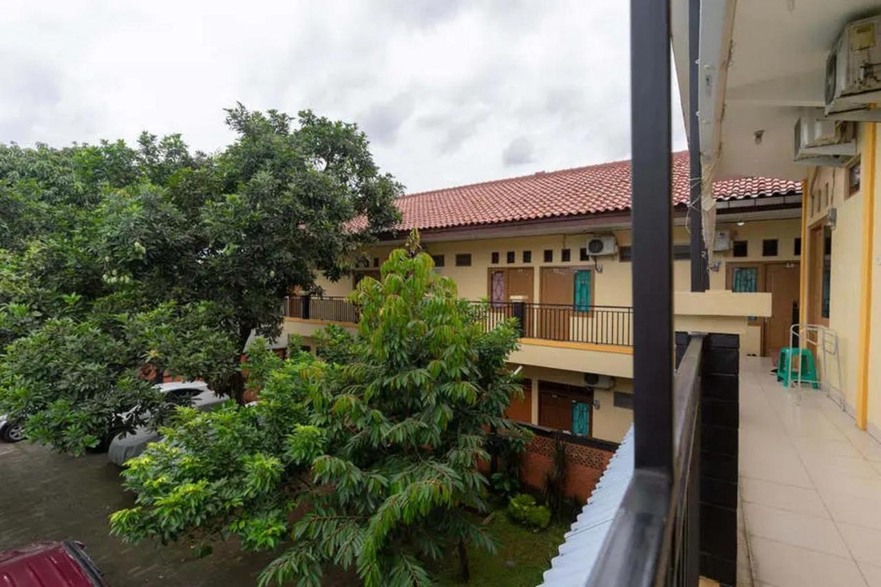 Kostawira Syariah Bintaro Mitra Reddoorz Mencil Exterior foto