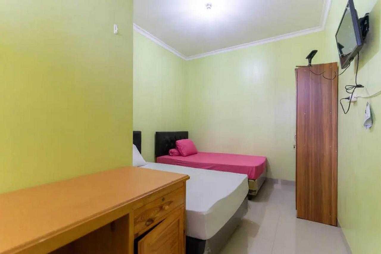 Kostawira Syariah Bintaro Mitra Reddoorz Mencil Exterior foto