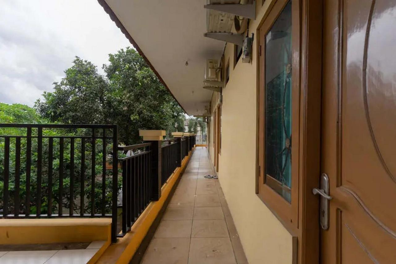 Kostawira Syariah Bintaro Mitra Reddoorz Mencil Exterior foto