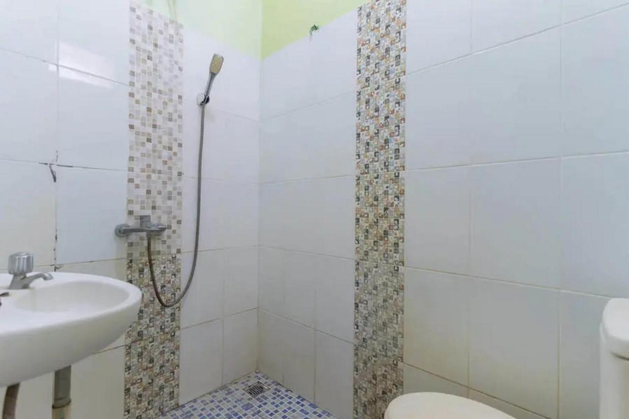 Kostawira Syariah Bintaro Mitra Reddoorz Mencil Exterior foto